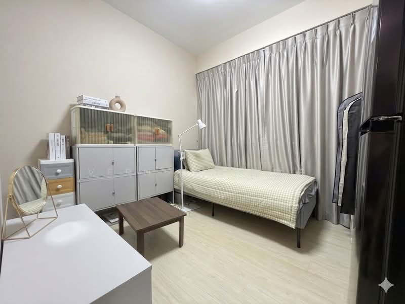 The Topiary, 11 Fernvale Lane, 3 Bedrooms, 1,259 sqft, Executive Condominium For Sale, by Vern Tan 陈玟舟, 500134970 - Dual key studio bedroom - PropertyGuru.com.sg