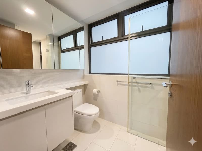 The Topiary, 11 Fernvale Lane, 3 Bedrooms, 1,259 sqft, Executive Condominium For Sale, by Vern Tan 陈玟舟, 500134970 - Master bathroom - PropertyGuru.com.sg