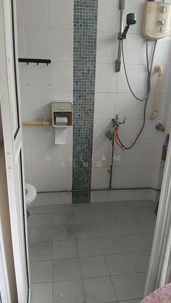 164 Bukit Batok Street 11, 164 Bukit Batok Street 11, Room Rental, 200 sqft, HDB Flat For Rent, by William Ling, 500134987 - Bathroom - PropertyGuru.com.sg