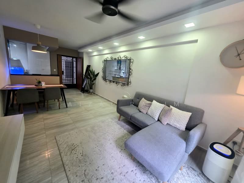 487C Choa Chu Kang Avenue 5, 487C Choa Chu Kang Avenue 5, 3 Bedrooms, 1,000 sqft, HDB Flat For Sale, by Faizal Rahim, 500134995 - Living Room - PropertyGuru.com.sg