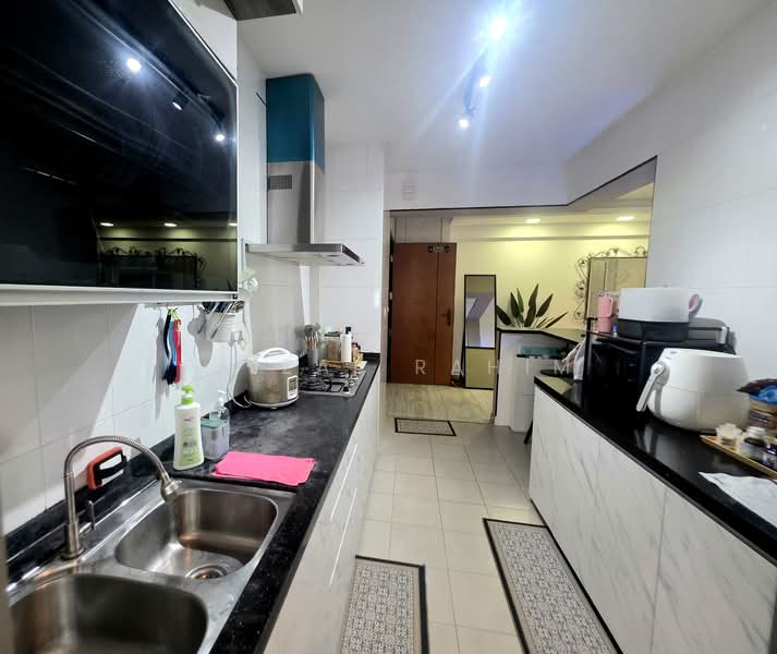 487C Choa Chu Kang Avenue 5, 487C Choa Chu Kang Avenue 5, 3 Bedrooms, 1,000 sqft, HDB Flat For Sale, by Faizal Rahim, 500134995 - Kitchen - PropertyGuru.com.sg