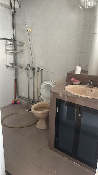 324 Sembawang Close, 324 Sembawang Close, 3 Bedrooms, 1,087 sqft, HDB Flat For Rent, by Joleen Tan 陈琳琳, 500135021 - Bathroom - PropertyGuru.com.sg