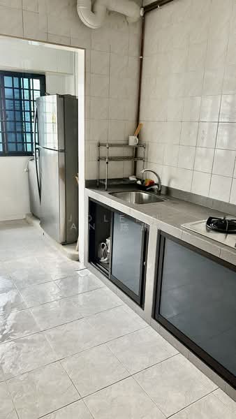 324 Sembawang Close, 324 Sembawang Close, 3 Bedrooms, 1,087 sqft, HDB Flat For Rent, by Joleen Tan 陈琳琳, 500135021 - Kitchen - PropertyGuru.com.sg