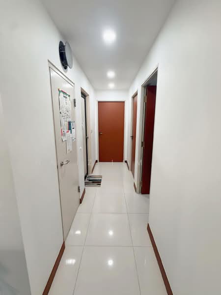 817B Keat Hong Link, 817B Keat Hong Link, 3 Bedrooms, 990 sqft, HDB Flat For Sale, by Hafiz Ismail, 500135033 - Corridor - PropertyGuru.com.sg