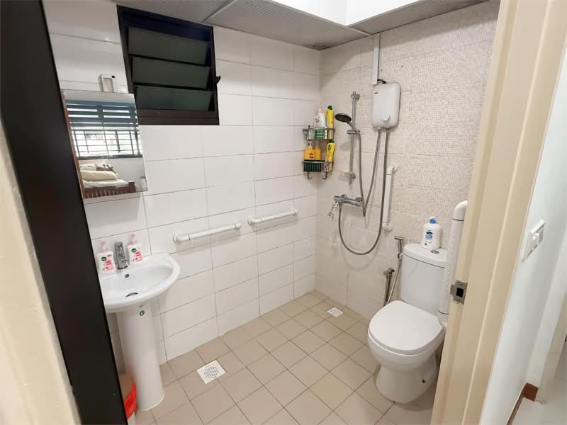 817B Keat Hong Link, 817B Keat Hong Link, 3 Bedrooms, 990 sqft, HDB Flat For Sale, by Hafiz Ismail, 500135033 - Bathroom - PropertyGuru.com.sg
