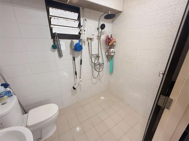 817B Keat Hong Link, 817B Keat Hong Link, 3 Bedrooms, 990 sqft, HDB Flat For Sale, by Hafiz Ismail, 500135033 - Bathroom - PropertyGuru.com.sg