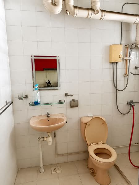 541 Woodlands Drive 16, 541 Woodlands Drive 16, Room Rental, 120 sqft, HDB Flat For Rent, by Stella Wang, 500135036 - Bathroom - PropertyGuru.com.sg