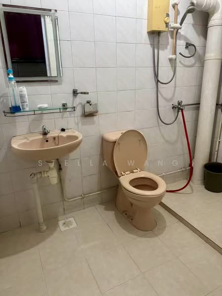 541 Woodlands Drive 16, 541 Woodlands Drive 16, Room Rental, 120 sqft, HDB Flat For Rent, by Stella Wang, 500135036 - Bathroom - PropertyGuru.com.sg