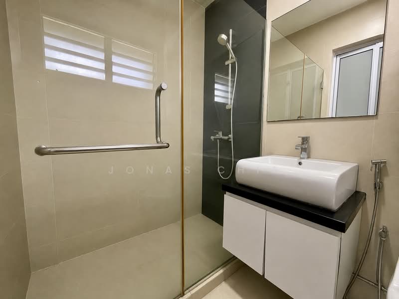 206 Pasir Ris Street 21, 206 Pasir Ris Street 21, 4 Bedrooms, 145 sqft, HDB Flat For Sale, by Jonas Chia, 500135038 - Ensuite Bathroom - PropertyGuru.com.sg