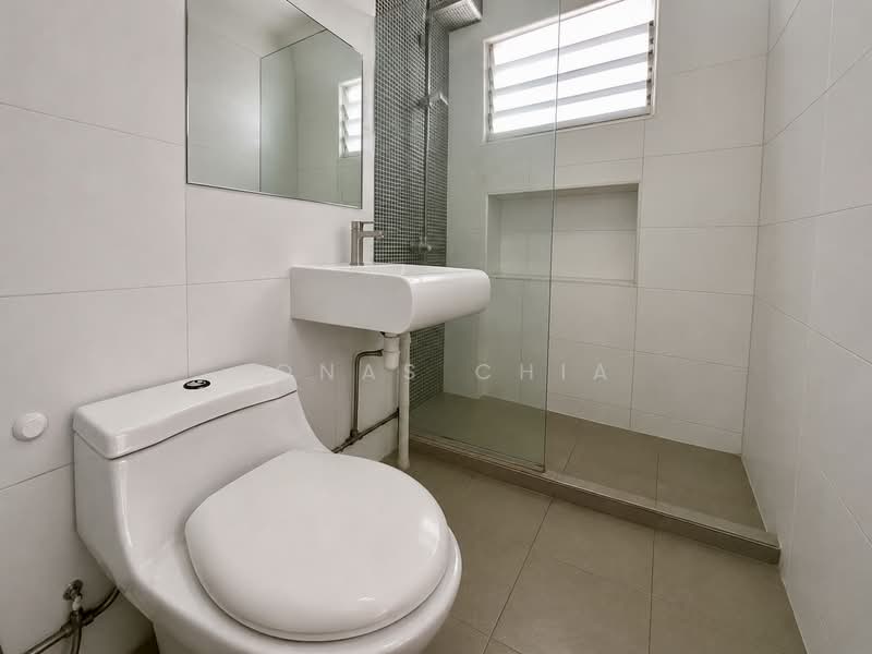 206 Pasir Ris Street 21, 206 Pasir Ris Street 21, 4 Bedrooms, 145 sqft, HDB Flat For Sale, by Jonas Chia, 500135038 - Common Bathroom - PropertyGuru.com.sg