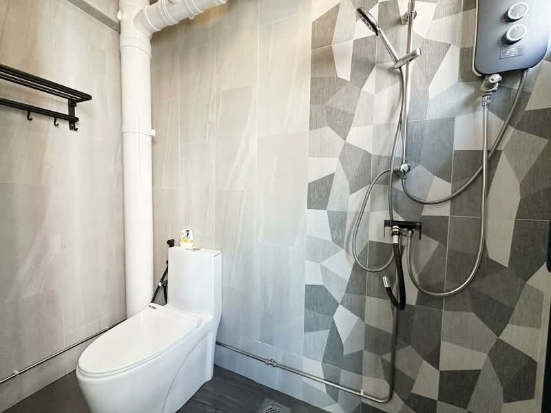 424 Hougang Avenue 6, 424 Hougang Avenue 6, 3 Bedrooms, 1,130 sqft, HDB Flat For Sale, by Lin Tan, 500135039 - Bathroom - PropertyGuru.com.sg