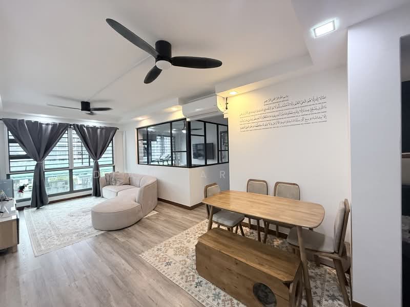 678A Punggol Drive, 678A Punggol Drive, 3 Bedrooms, 1,001 sqft, HDB Flat For Sale, by Dian Farhana, 500135041 - Living Room - PropertyGuru.com.sg