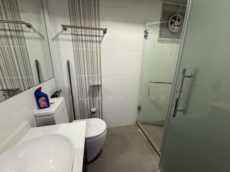 323A Sumang Walk, 323A Sumang Walk, Room Rental, 120 sqft, HDB Flat For Rent, by Melissa Hoo, 500135043 - Master Bathroom - PropertyGuru.com.sg