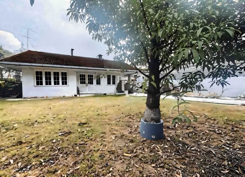 Rare Freehold Detached ! Subdivide Potential ! Prime Location!, Wide frontage/ Single Storey / Peaceful, 4 Bedrooms, 2,000 sqft, Detached House For Sale, by Jocelyn Tan, 500135050 - Exterior - PropertyGuru.com.sg