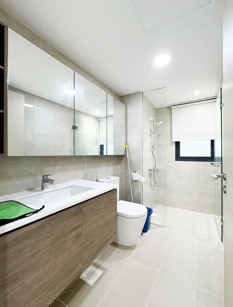 Treasure at Tampines, 7 Tampines Lane, 3 Bedrooms, 915 sqft, Condominium For Sale, by Tracy Lim, 500135078 - Bathroom - PropertyGuru.com.sg