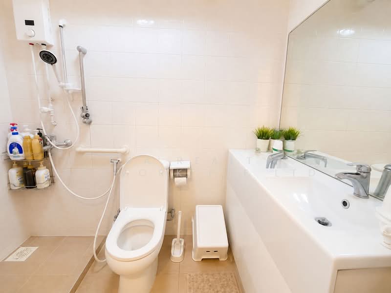 556 Woodlands Drive 53, 556 Woodlands Drive 53, 3 Bedrooms, 1,238 sqft, HDB Flat For Sale, by MELISSA YEO, 500135082 - Bathroom - PropertyGuru.com.sg