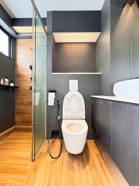 243 Bishan Street 22, 243 Bishan Street 22, 3 Bedrooms, 1,130 sqft, HDB Flat For Sale, by Clement Tan, 500135131 - Master Bathroom - PropertyGuru.com.sg