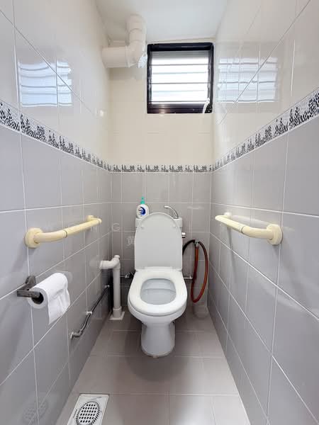 468 North Bridge Road, 468 North Bridge Road, 2 Bedrooms, 646 sqft, HDB Flat For Rent, by Wong Kai Sun  黄开山, 500135142 - Bathroom - PropertyGuru.com.sg