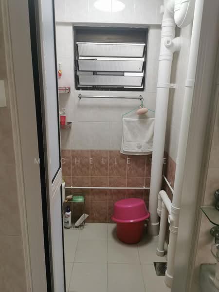 108 Lorong 1 Toa Payoh, 108 Lorong 1 Toa Payoh, Room Rental, 180 sqft, HDB Flat For Rent, by Michelle Lee, 500135146 - Bathroom - PropertyGuru.com.sg