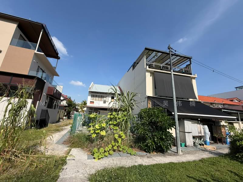 SMART BUY 💎 Huge Rebuild Potential 🌟near MRT, easy asccess to city fringe / CBD, , 3 Bedrooms, 1,600 sqft, Corner Terrace For Sale, by Martin Goh 吴伟楠, 500135150 - Exterior - PropertyGuru.com.sg