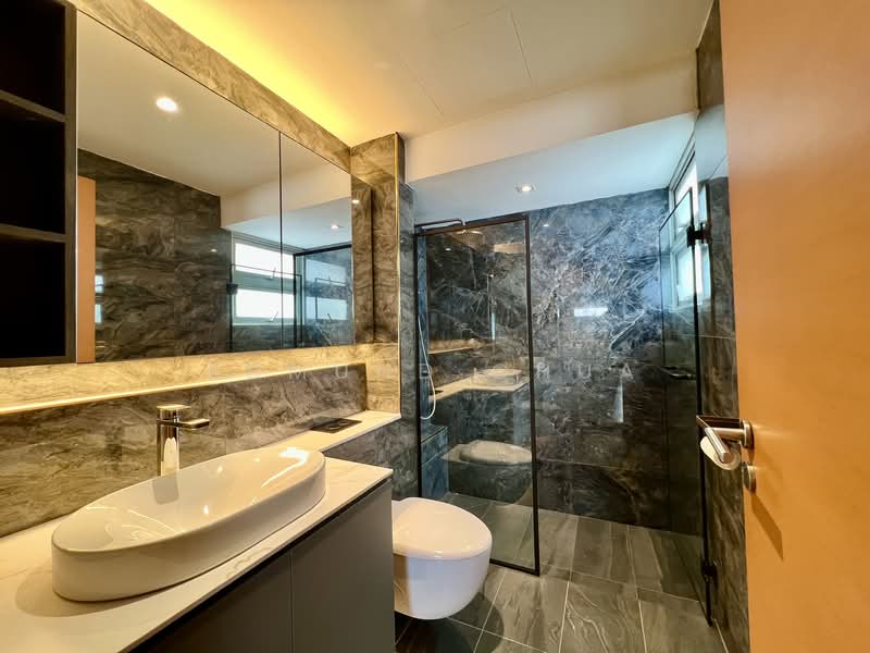 The Linear, 886 Upper Bukit Timah Road, 3 Bedrooms, 1,722 sqft, Apartment For Rent, by Edmund Chua, 500135172 - Master Bathroom - PropertyGuru.com.sg