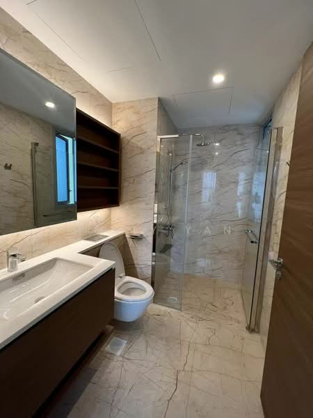 Queens Peak, 1 Dundee Road, 2 Bedrooms, 775 sqft, Condominium For Rent, by Holly Yan, 500135184 - Bathroom - PropertyGuru.com.sg