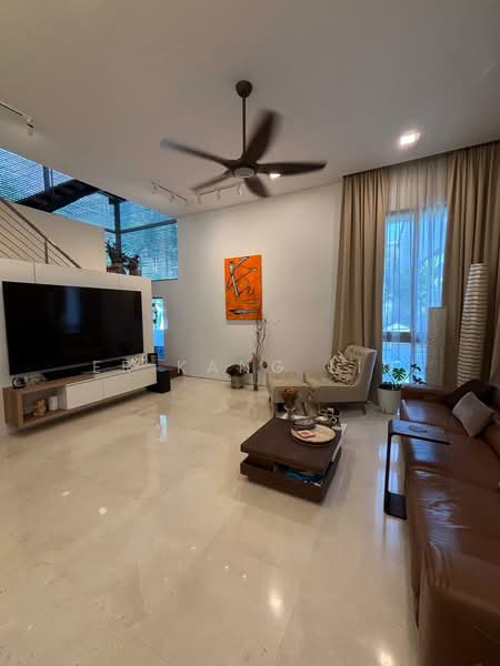 Freehold Cluster House at Lorong Chuan, Chiltern Drive, 5 Bedrooms, 5,307 sqft, Cluster House For Sale, by Er Kang Lin, 500135194 - Living Room - PropertyGuru.com.sg