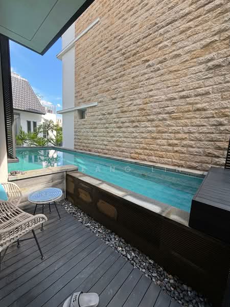 Freehold Cluster House at Lorong Chuan, Chiltern Drive, 5 Bedrooms, 5,307 sqft, Cluster House For Sale, by Er Kang Lin, 500135194 - Exterior - PropertyGuru.com.sg