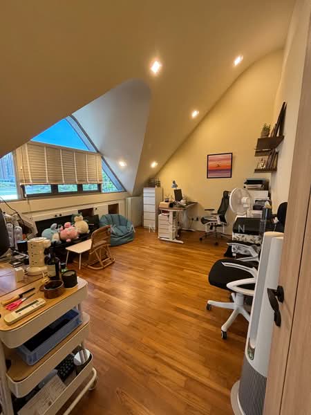 Freehold Cluster House at Lorong Chuan, Chiltern Drive, 5 Bedrooms, 5,307 sqft, Cluster House For Sale, by Er Kang Lin, 500135194 - Study - PropertyGuru.com.sg