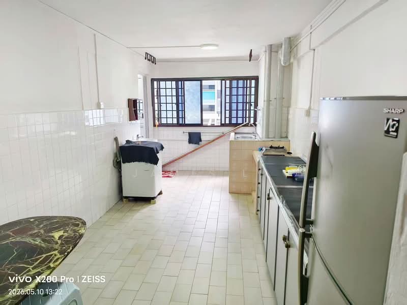 135 Bukit Batok West Avenue 6, 135 Bukit Batok West Avenue 6, 2 Bedrooms, 798 sqft, HDB Flat For Rent, by James Li, 500135195 - Kitchen - PropertyGuru.com.sg