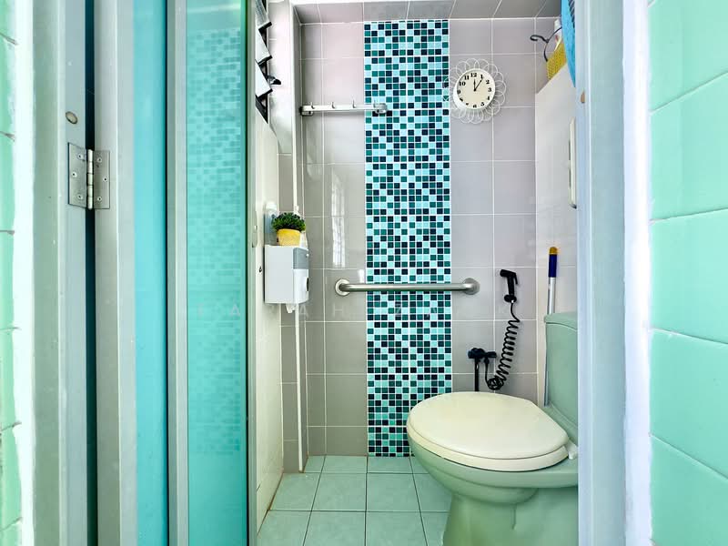 93 Paya Lebar Way, 93 Paya Lebar Way, 2 Bedrooms, 624 sqft, HDB Flat For Sale, by Farah Zack, 500135205 - Bathroom - PropertyGuru.com.sg