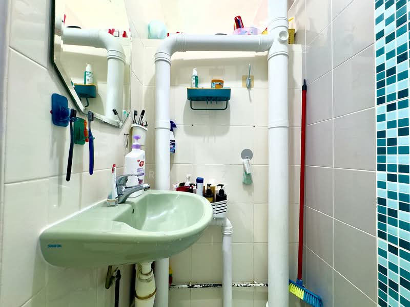 93 Paya Lebar Way, 93 Paya Lebar Way, 2 Bedrooms, 624 sqft, HDB Flat For Sale, by Farah Zack, 500135205 - Bathroom - PropertyGuru.com.sg