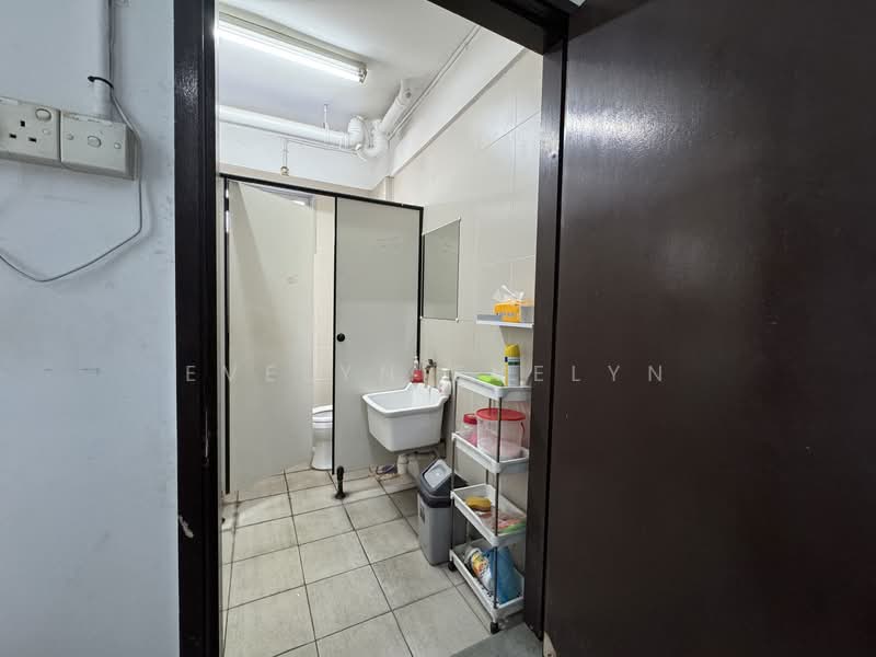 Penjuru Tech Hub, 6 Penjuru Place, 5,887 sqft, Factory / Workshop (B2) For Sale, by Evelyn Evelyn, 500135240 - Bathroom - CommercialGuru.com.sg