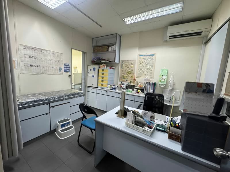 Double-Storey HDB Shophouse @ Hougang, , 1,570 sqft, Shop / Shophouse For Sale, by Angelina Tan, 500135243 - Interior - CommercialGuru.com.sg