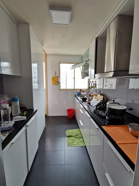 Yishun Emerald, 20 Canberra Drive, 2 Bedrooms, 1,001 sqft, Condominium For Rent, by Jess Liu, 500135244 - Kitchen - PropertyGuru.com.sg