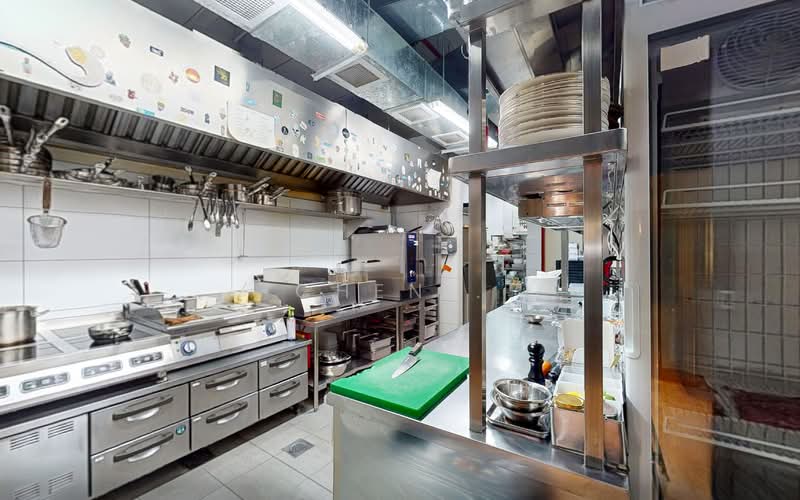 Telok Ayer Vicinity 2 Storey Shophouse with Lift, One Viewing, 5 Comparable Best-Match Units, 3,442 sqft, Shop / Shophouse For Rent, by CHEN ., 500135269 - Kitchen - CommercialGuru.com.sg