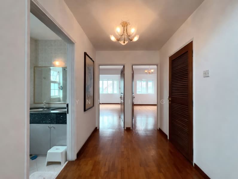 ❤️GIANT⚡️Rare Multi-Generational Living 3 Storey Semi-D in Serangoon Garden Estate, Cooling Close/ Carisbrooke Grove/ Serangoon Garden Estate, 6 Bedrooms, 4,000 sqft, Semi-Detached House For Sale, by Lynn Tiang, 500135274 - Corridor - PropertyGuru.com.sg