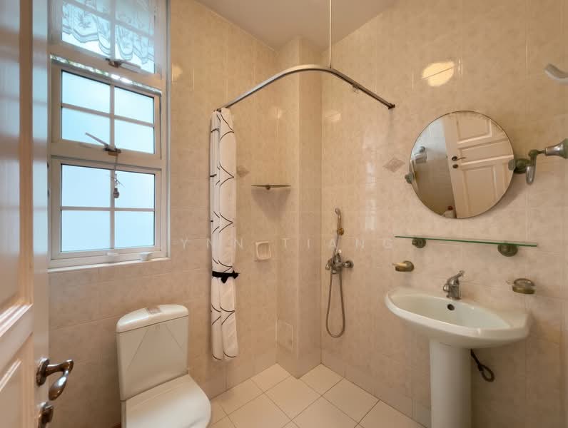 ❤️GIANT⚡️Rare Multi-Generational Living 3 Storey Semi-D in Serangoon Garden Estate, Cooling Close/ Carisbrooke Grove/ Serangoon Garden Estate, 6 Bedrooms, 4,000 sqft, Semi-Detached House For Sale, by Lynn Tiang, 500135274 - Bathroom - PropertyGuru.com.sg