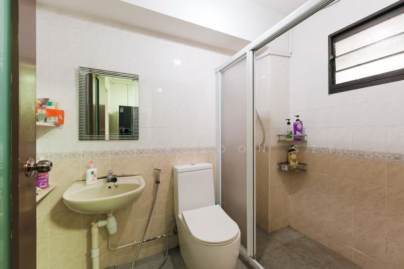 589 Woodlands Drive 16, 589 Woodlands Drive 16, 3 Bedrooms, 1,194 sqft, HDB Flat For Sale, by Athalia Soon Sze Yin, 500135282 - Bathroom - PropertyGuru.com.sg