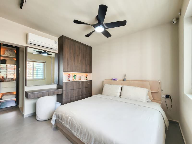 114 Lengkong Tiga, 114 Lengkong Tiga, 4 Bedrooms, 1,292 sqft, HDB Flat For Sale, by Alfred Tan, 500135287 - Master Bedroom - PropertyGuru.com.sg