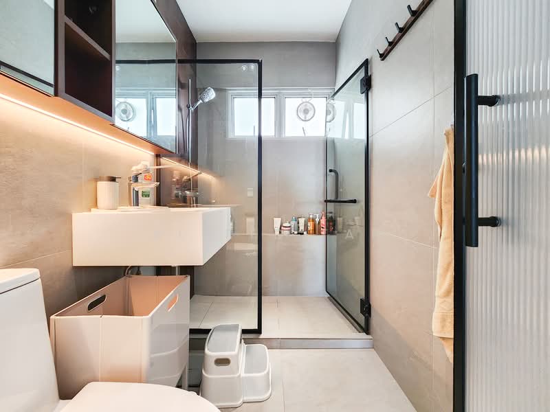 114 Lengkong Tiga, 114 Lengkong Tiga, 4 Bedrooms, 1,292 sqft, HDB Flat For Sale, by Alfred Tan, 500135287 - Master Bathroom - PropertyGuru.com.sg