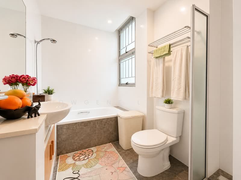 999 Years, Ground Floor Patio, 1410 Sqft, High Ceiling in St Michael Estate, , 3 Bedrooms, 1,410 sqft, Condominium For Sale, by Howgene Leong, 500135292 - Master Bathroom - PropertyGuru.com.sg