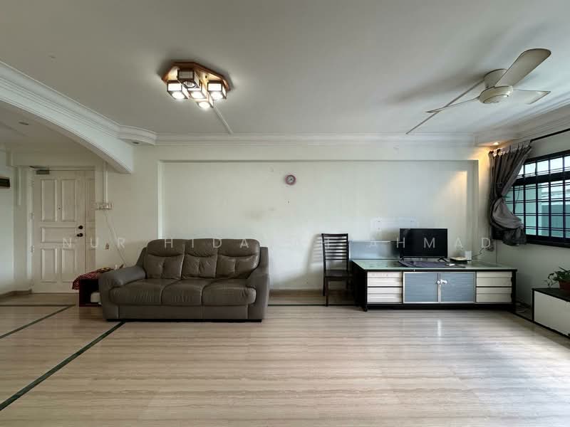 726 Tampines Street 71, 726 Tampines Street 71, 4 Bedrooms, 1,334 sqft, HDB Flat For Sale, by Nur Hidayah Ahmad, 500135294 - Living Room Original with Marble Floor - PropertyGuru.com.sg