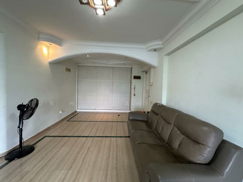 726 Tampines Street 71, 726 Tampines Street 71, 4 Bedrooms, 1,334 sqft, HDB Flat For Sale, by Nur Hidayah Ahmad, 500135294 - Spacious & Rectangular living + Foyer - PropertyGuru.com.sg