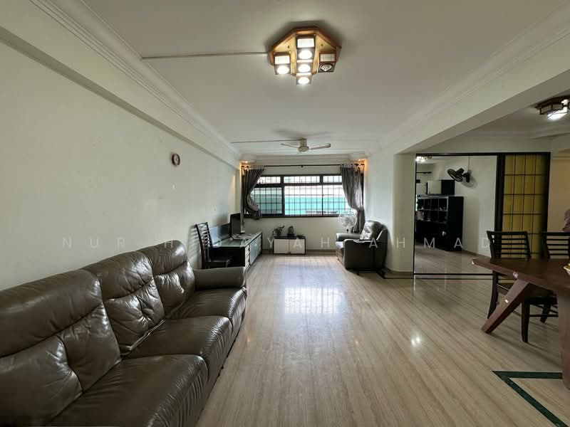 726 Tampines Street 71, 726 Tampines Street 71, 4 Bedrooms, 1,334 sqft, HDB Flat For Sale, by Nur Hidayah Ahmad, 500135294 - Ori Living Room with Marble Flooring - PropertyGuru.com.sg