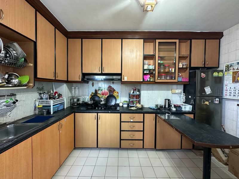 726 Tampines Street 71, 726 Tampines Street 71, 4 Bedrooms, 1,334 sqft, HDB Flat For Sale, by Nur Hidayah Ahmad, 500135294 - Kitchen- Original - PropertyGuru.com.sg