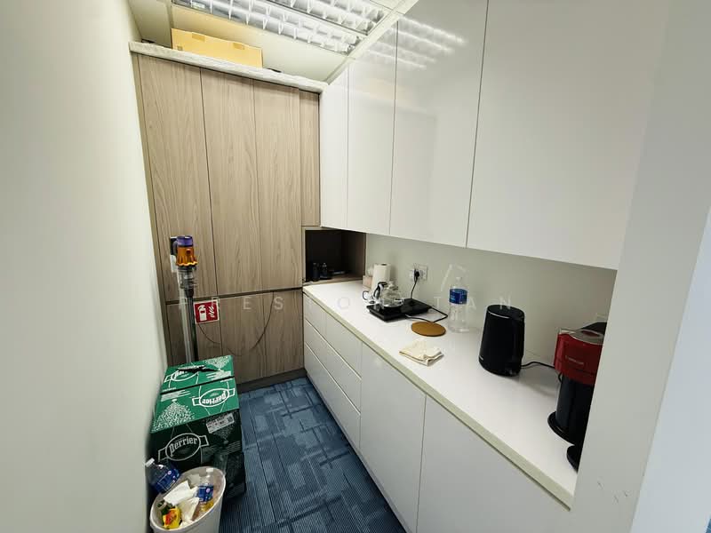 Ocbc Centre, 65 Chulia Street, 911 sqft, Office For Rent, by Preston Tan, 500135296 - Kitchen - CommercialGuru.com.sg