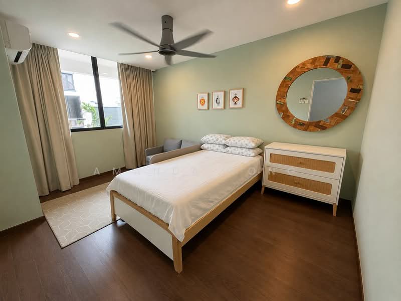 Grace walk, , 5 Bedrooms, 2,701 sqft, Terraced House For Rent, by Amanda Wong, 500135299 - Level 2 Bedroom 2 - PropertyGuru.com.sg