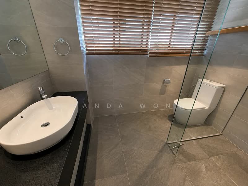 Grace walk, , 5 Bedrooms, 2,701 sqft, Terraced House For Rent, by Amanda Wong, 500135299 - Level 2 Common Bathroom - PropertyGuru.com.sg
