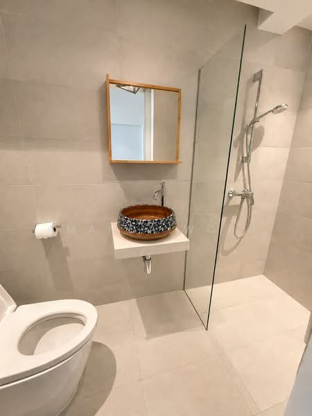 Grace walk, , 5 Bedrooms, 2,701 sqft, Terraced House For Rent, by Amanda Wong, 500135299 - Helpers Bathroom - PropertyGuru.com.sg